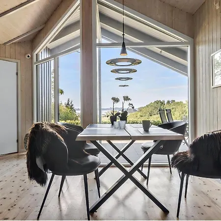 Skøn Skjult Perle Med Udsigt Feriehus Broager